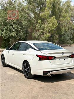 نيسان ألتيما